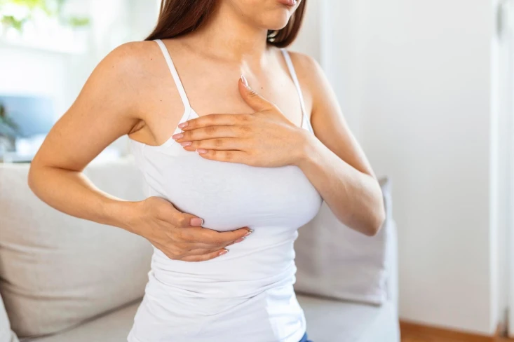 Боль в груди перед месячными